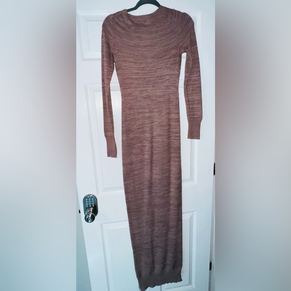 Long V-Neck Knit Maxi Sweater Dress in soft rose-pink. - Picture 3 of 5